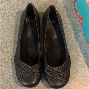 Yuu black flats. Size 8. Brand new.